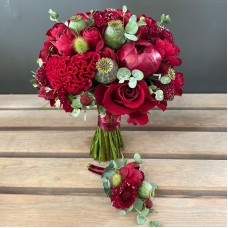 Bridal bouquet in red
